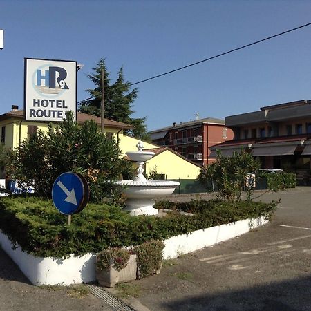 Hotel Route 9 Cadeo Kültér fotó
