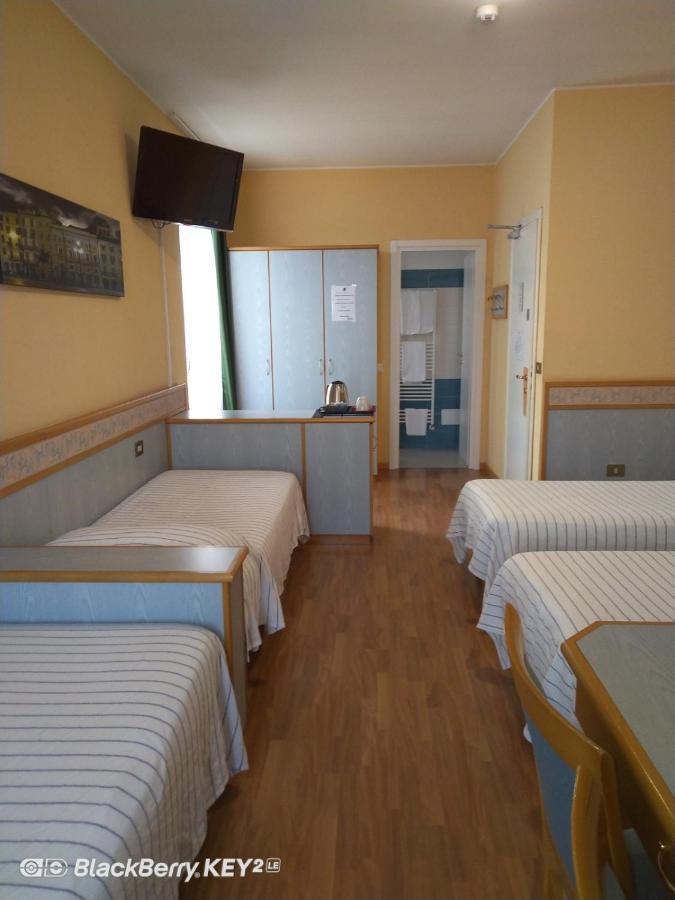 Hotel Route 9 Cadeo Kültér fotó