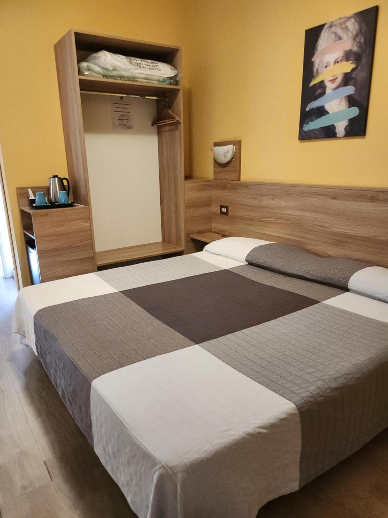 Hotel Route 9 Cadeo Kültér fotó