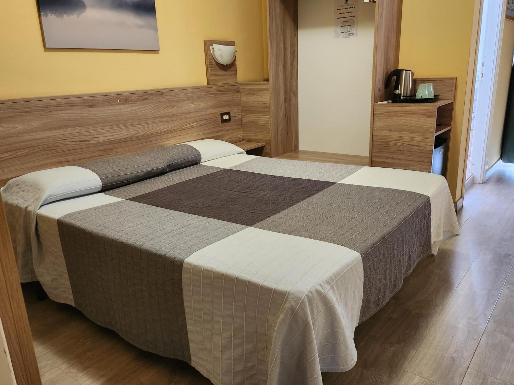 Hotel Route 9 Cadeo Kültér fotó