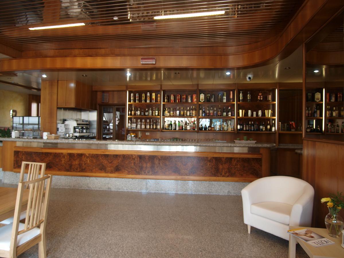 Hotel Route 9 Cadeo Kültér fotó