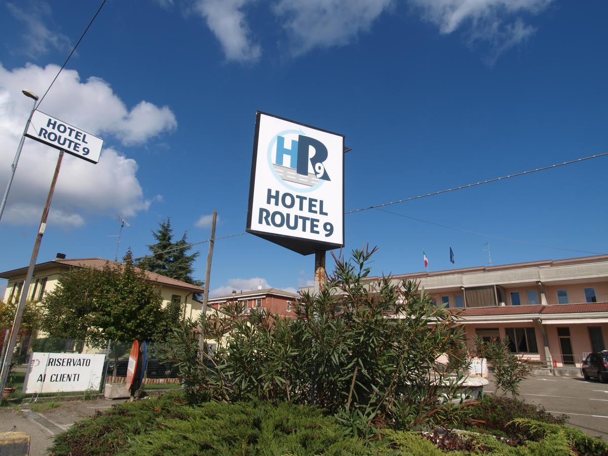 Hotel Route 9 Cadeo Kültér fotó