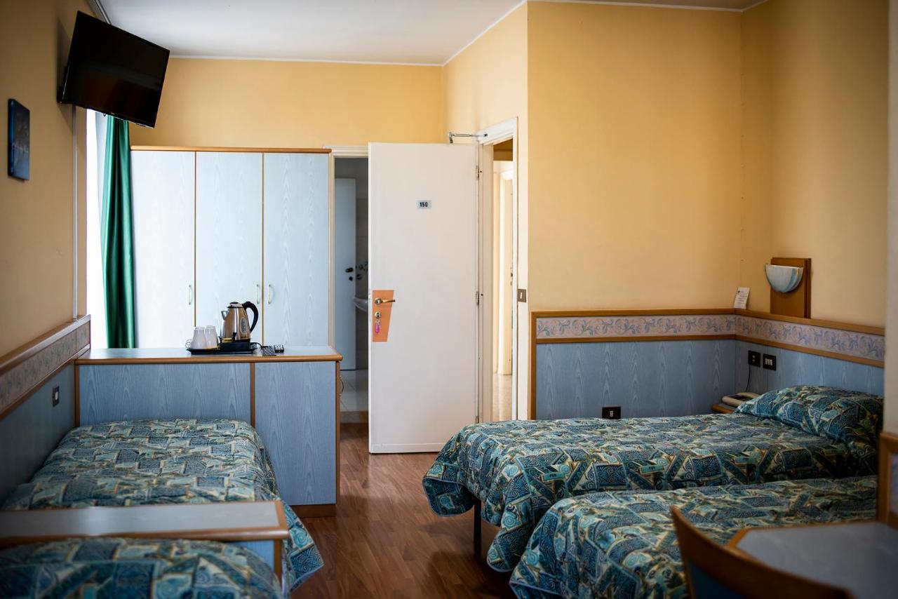 Hotel Route 9 Cadeo Kültér fotó